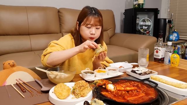 ?길거리떡볶이,튀김,김밥,순대,어묵?이 정도면 길거리 떡볶이 풀코스 아닌가유?하이볼 분식 만두 KOREANFOOD MUKBANG ASMR EATINGSHOW REALSOUND 먹
