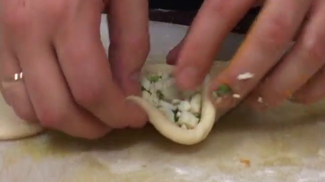 Как правильно лепить треугольный пирожок