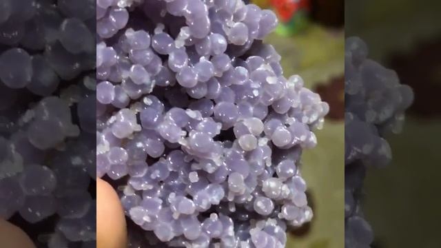 Виноградный халцедон. Остров Сулавеси Индонезия. смотреть онлайн