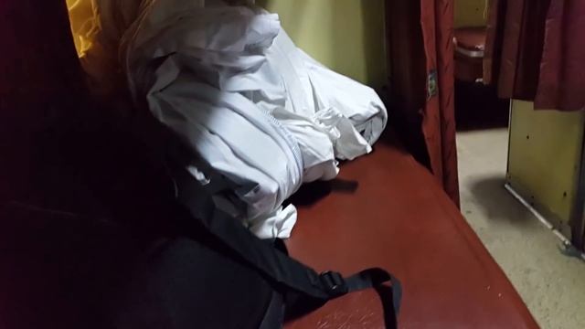 Indian Railways AC 2 Tier/2A Coach Interior Layout! смотреть онлайн