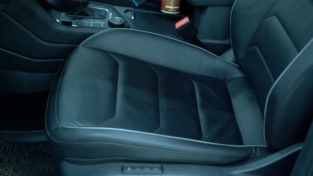 Быстрая подпитка и очистка кожи автомобиля | LEATHER DETAILER | Chemical Guys смотреть онлайн