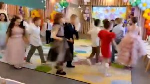 Танец «Первоклашки, всюду первоклашки» в детском саду