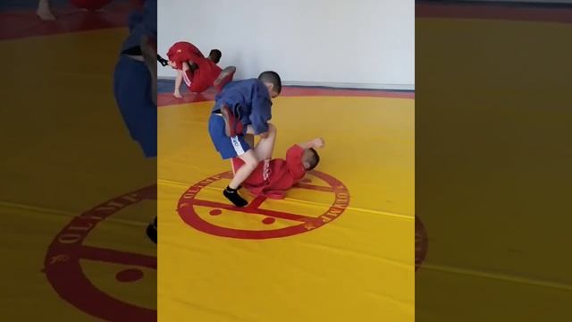 Клуб боевого самбо им Р.Садыкова! На тренировке! 30.05.21. смотреть онлайн