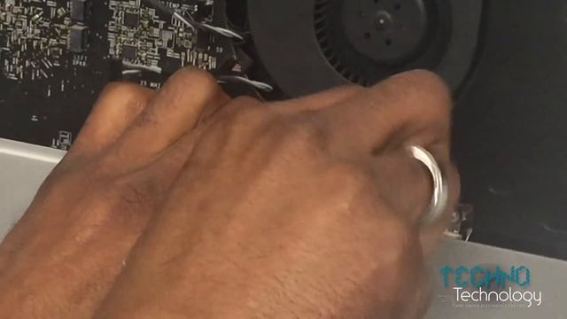 How to Install the Motherboard in Apple iMac (27", mid 2011) смотреть онлайн