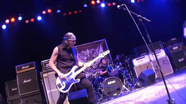 Doubleneck Guitar Domination! Michael Angelo Batio & Dean Guitars! смотреть онлайн