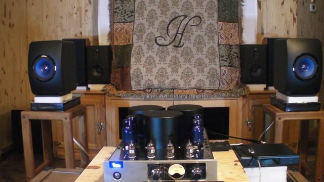 Kef Ls50 Speakers Chord Mojo HeadAmp DAC Yaqin MC-13s Vacuum Tube Amplifier iPad Pro смотреть онлайн