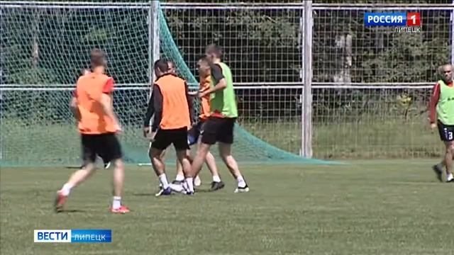 В пришкольном лагере в Лев-Толстовском районе создали футбольный класс смотреть онлайн
