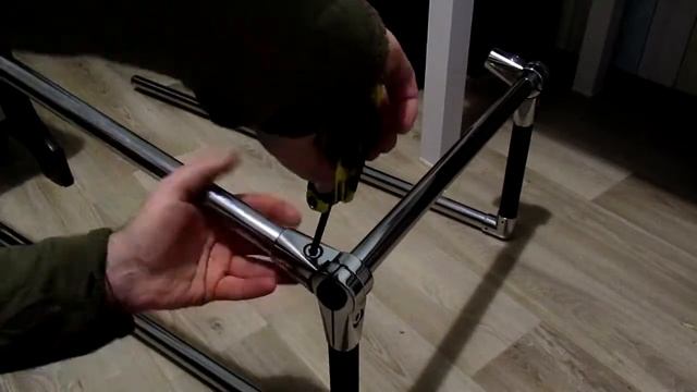 Ходунки для пожилого человека из хромированных мебельных труб и фурнитуры смотреть онлайн