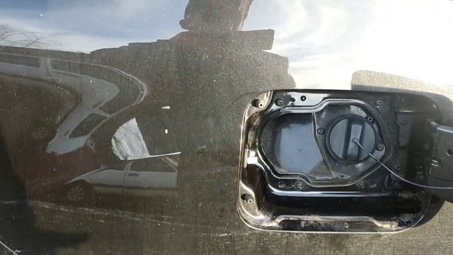 Сломалась засчелка лючка бензобака на Рено Дастер!