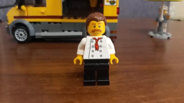 Обзор на лего Сити набор "Кафе на колёсах" смотреть онлайн