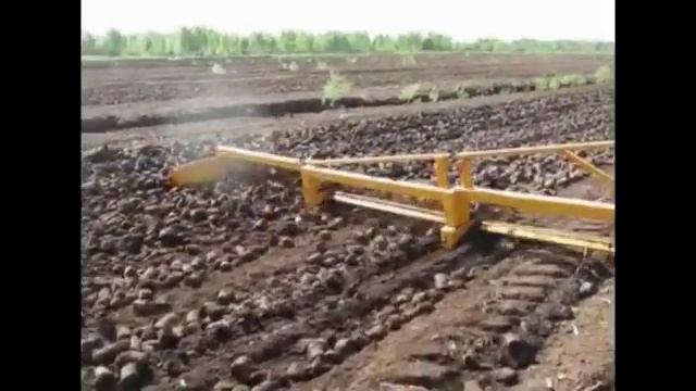 Ворошилка кускового торфа КТС-1 смотреть онлайн