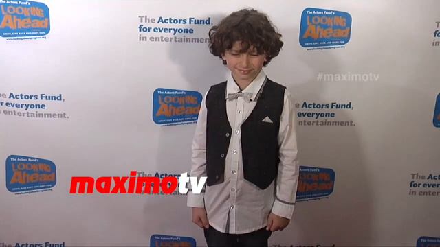 August Maturo | Looking Ahead Awards 2014 | Red Carpet #GirlMeetsWorld смотреть онлайн