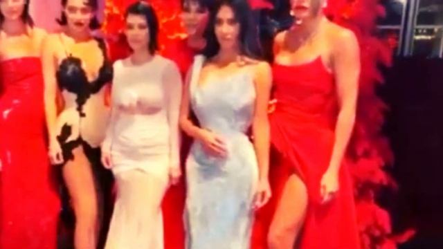 Kim Kardashian shares Xmas party video amid photoshop rumors смотреть онлайн