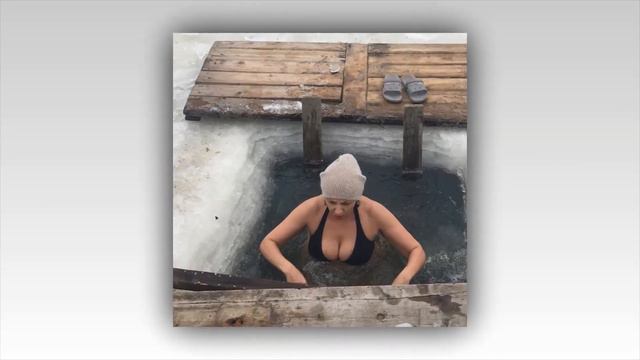 Купание в проруби на Крещение 2020 год ДЕВУШКИ смотреть онлайн