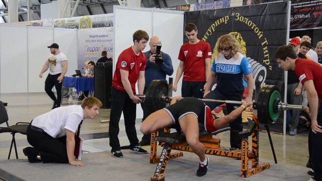 Юлия Медведева. Жим лежа 2 подход. Золотой Тигр 8 смотреть онлайн