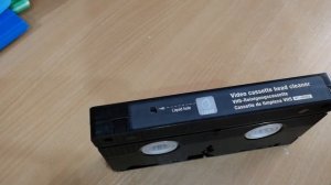 Чистящая VHS видеокассета с жидкостью / Влажная очистка головки видеомагнитофона (ремонт)