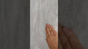 клею обои на кривые стены