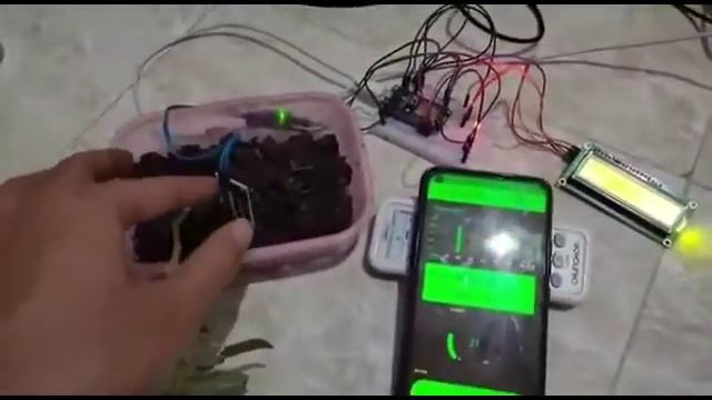 project IOT (membuat mesin penyiram tanaman otomatis) смотреть онлайн
