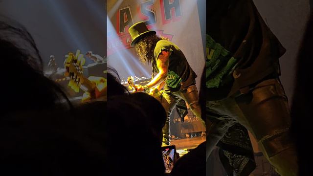 April pool - Slash live in Korea 2024 슬래쉬 라이브 한국 3월 9일 #slash #gunsnroses #smkc #슬래쉬 смотреть онлайн