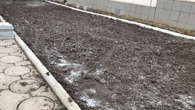 Огород весной. Органические удобрения. Подготовка почвы под агроволокно. смотреть онлайн