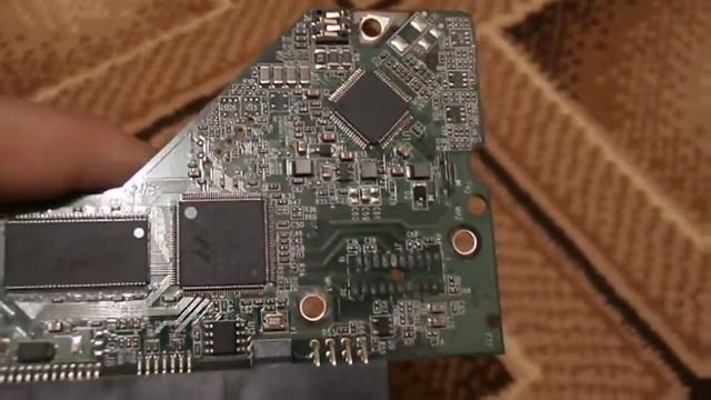 Ремонт компютера - Чистка контактних площадок плати HDD (жесткого диска) смотреть онлайн