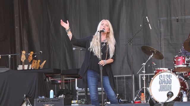 Live Sass Jordan - You Don't Have to Remind Me - 4K смотреть онлайн