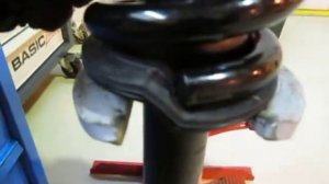 Сборка переднего  амортизатора Mitsubishi  Pajero Montero