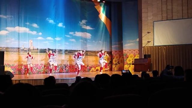 Детский хореографический центр Контрасты (Танец " Фанатки") 2021г. смотреть онлайн