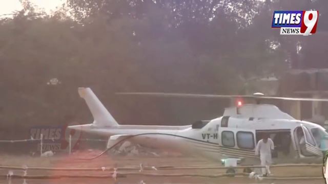 Rahul Gandhi हेलिकॉप्टर का गेट खुलते ही क्यो भागने लगे फिर जो हुआ, Rajasthan Election I Times9 News смотреть онлайн
