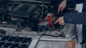 Как заводить автомобиль пуско-зарядным устройством Hummer PowerBank