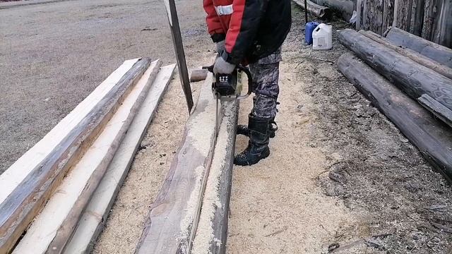 Как распилить бревна на ДОСКИ. Просто и Легко смотреть онлайн