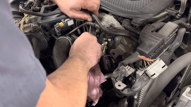 2014 MERCEDES E350 DRIVERS SIDE UPPER TIMING COVER RESEAL смотреть онлайн