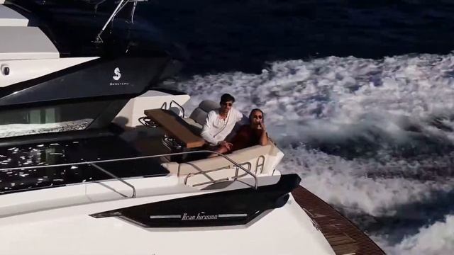 Моторная яхта BENETEAU Gran Turismo 50 Hardtop смотреть онлайн