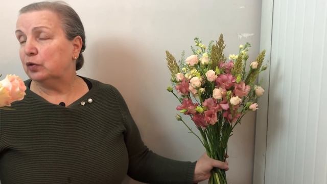 КАК УПАКОВАТЬ ВЕРТИКАЛЬНЫЙ БУКЕТ. УПАКОВКА БУКЕТА смотреть онлайн