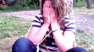 Пьяная девка купается на озере. Приколы с бабами 2014