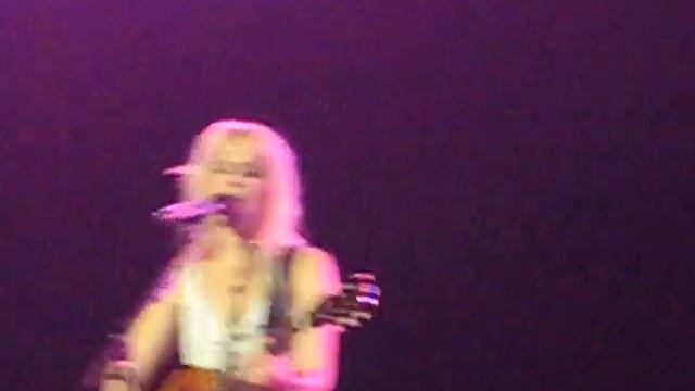 Ilse de Lange live - Fall смотреть онлайн