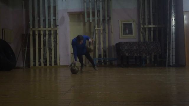 Невозможные отжимания с подъёмом гири Вызов всем ! смотреть онлайн