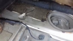 Где находится топливный насос Рено Лагуна 1 бензин, 1,6 л. Where is the fuel pump Renault Laguna 1