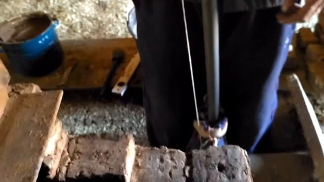 Русская печь. Чистим сажу и пепел. Часть 1 Прочистка борова сундук. смотреть онлайн