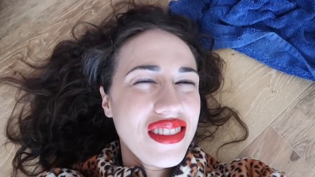The Chainsmokers - Closer - Miranda Sings Music Video смотреть онлайн