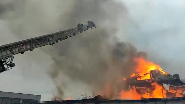 Пожар на складе в Ростове. 11 марта 2022 года смотреть онлайн