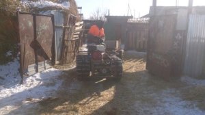 Самодельный гусеничный минитрактор в работе