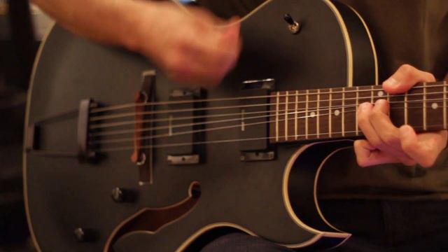 Serie Washburn Guitars - Artur Menezes, endorsee Washburn, em performance com a guitarra HB17. смотреть онлайн