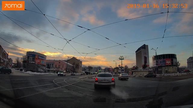 Xiaomi 70mai Dash Cam Pro (H.265 2560x1440 30fps) смотреть онлайн