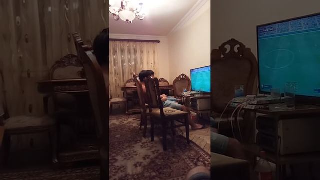 Армянский психопат игрок играет FIFA ... Жесть смотреть онлайн