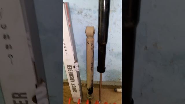 Замена задних амортизаторов на Поло Седан ! Ставим FENOX A 22020 ! Причина замены ,моменты и ньансы смотреть онлайн