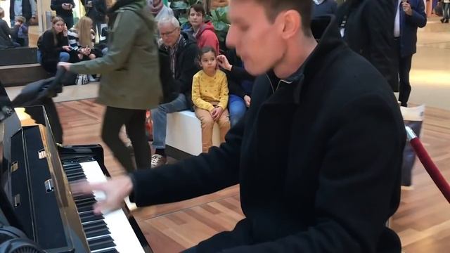Forbidden Piano Flashmob Medley at Shopping Mall "Schloss-Arkaden" – Thomas Krüger смотреть онлайн