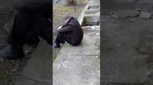 А сердце боль, взгляд смотрит, в небо.