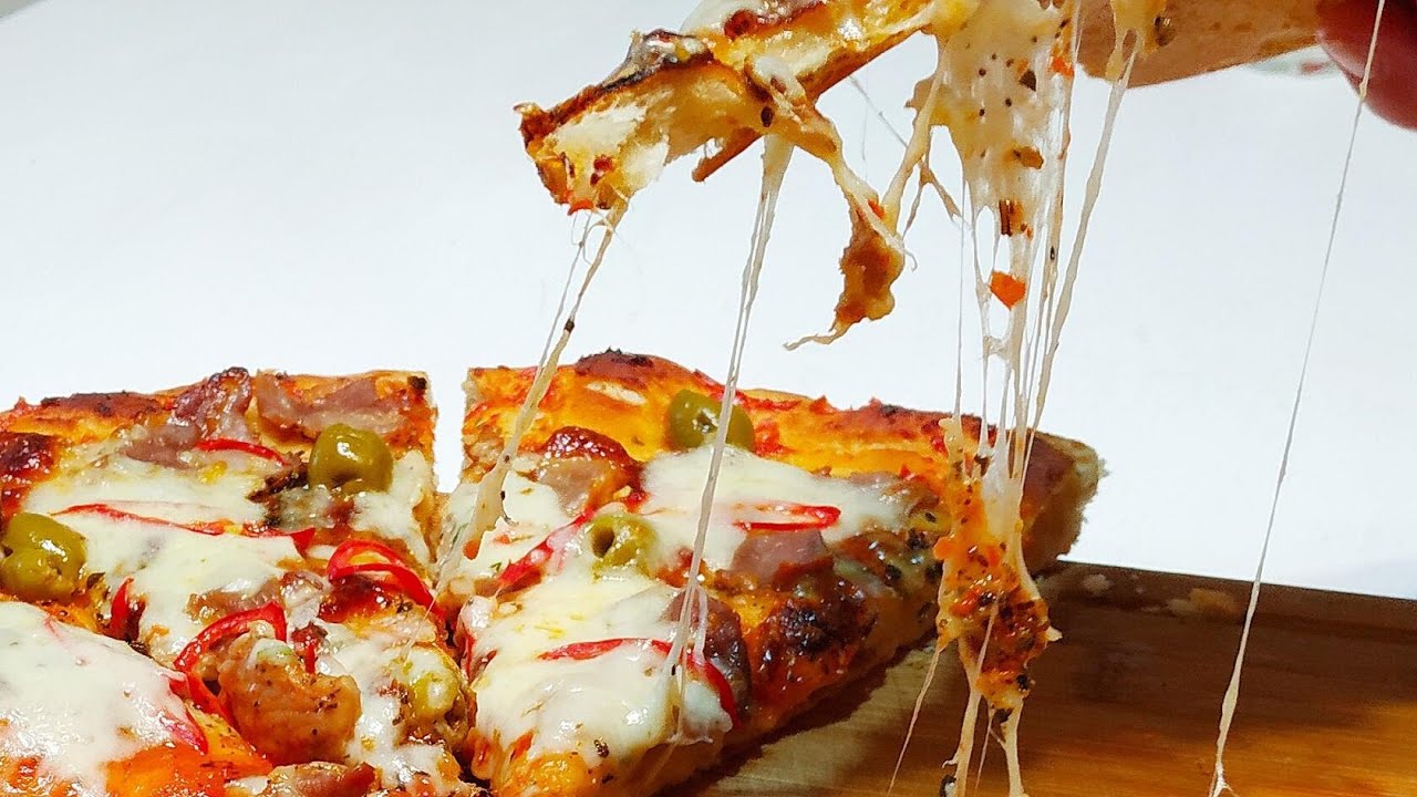 ВКУСНАЯ ПИЦЦА (из одного теста) две РАЗНЫЕ пиццы в духовке. Домашняя и очень красивая пицца.mp4 смотреть онлайн