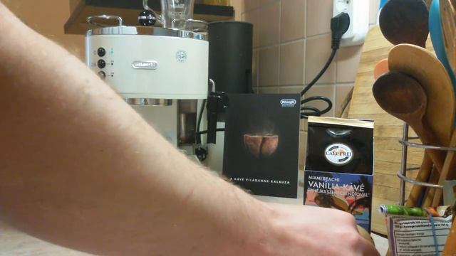 DeLonghi Vintage Icona ECO 311W Espresso & Cappuccino Maker смотреть онлайн